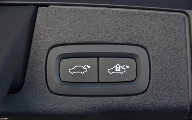 Volvo XC 60 cena 178999 przebieg: 114250, rok produkcji 2021 z Staszów małe 562